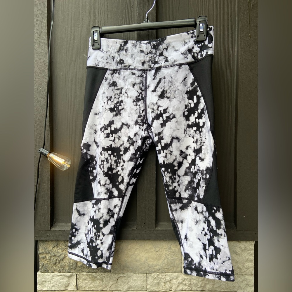 Calvin Klein Black and White Patterned Leggings - Picture 1 of 6